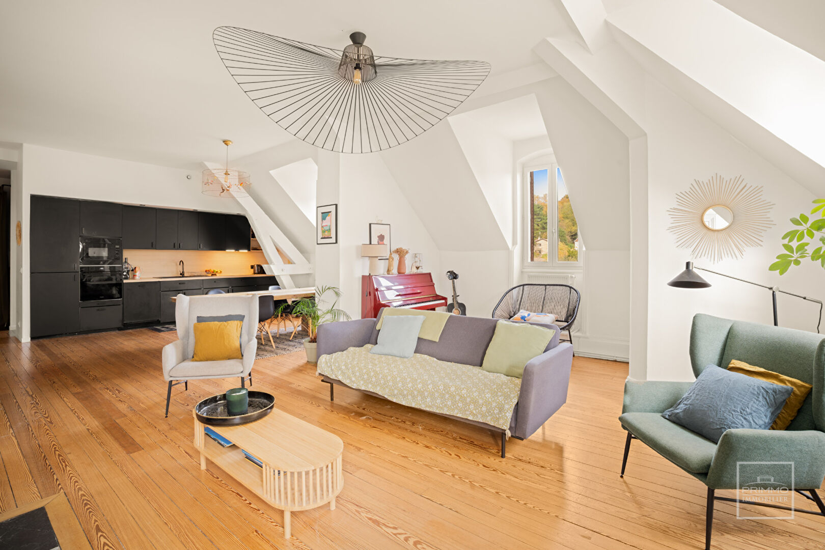 Neuville-sur-Saône – Appartement 130m² – 3 chambres – Grenier – Parking – Cave – Jardin partagé