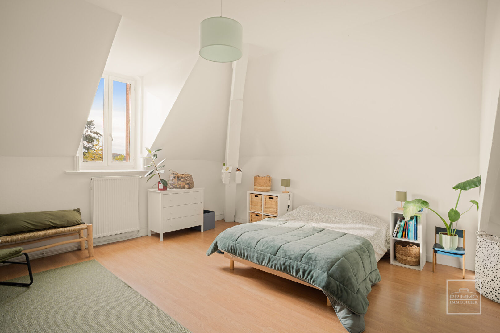 Neuville-sur-Saône – Appartement 130m² – 3 chambres – Grenier – Parking – Cave – Jardin partagé