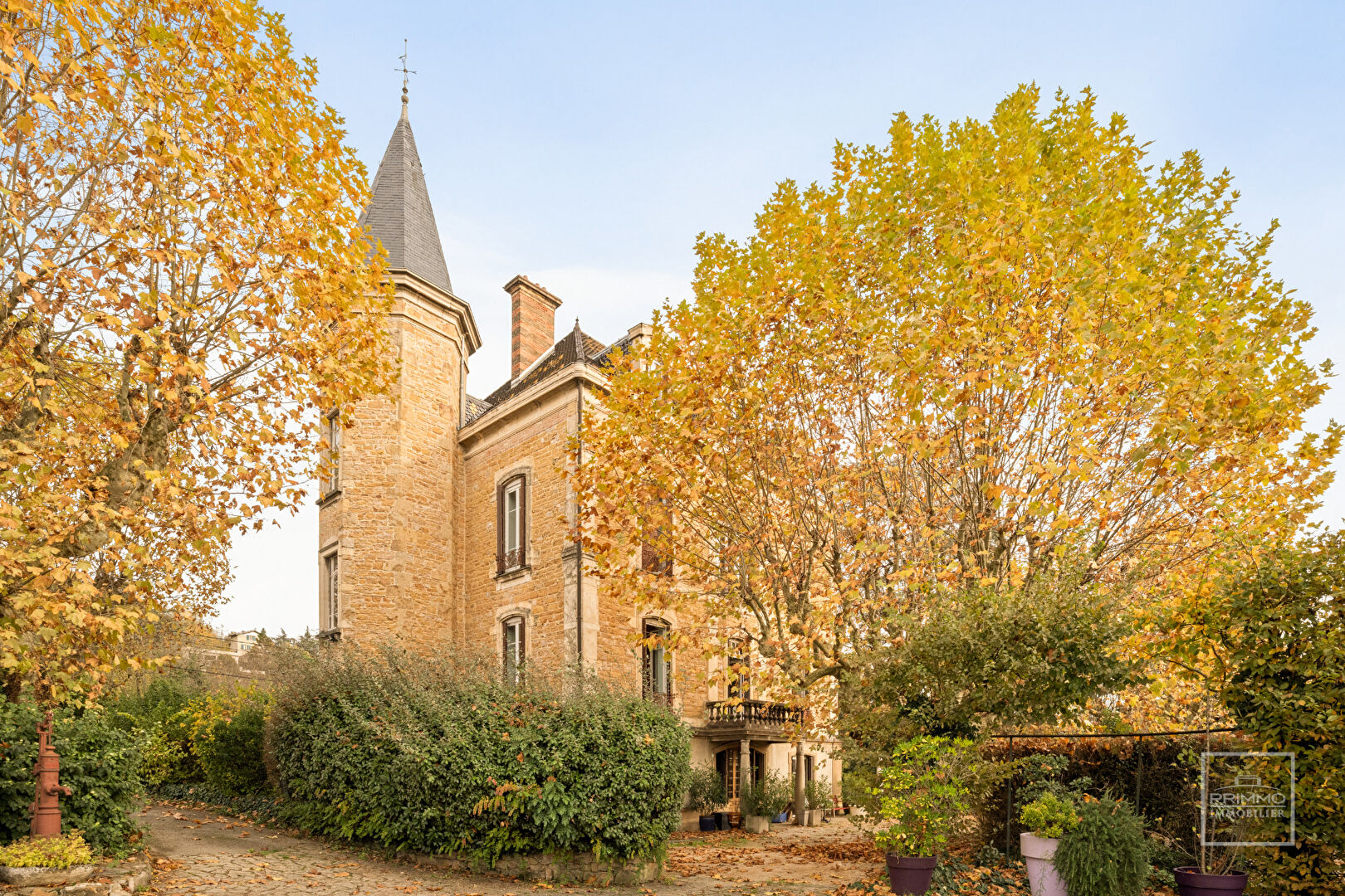 Neuville-sur-Saône – Appartement 130m² – 3 chambres – Grenier – Parking – Cave – Jardin partagé