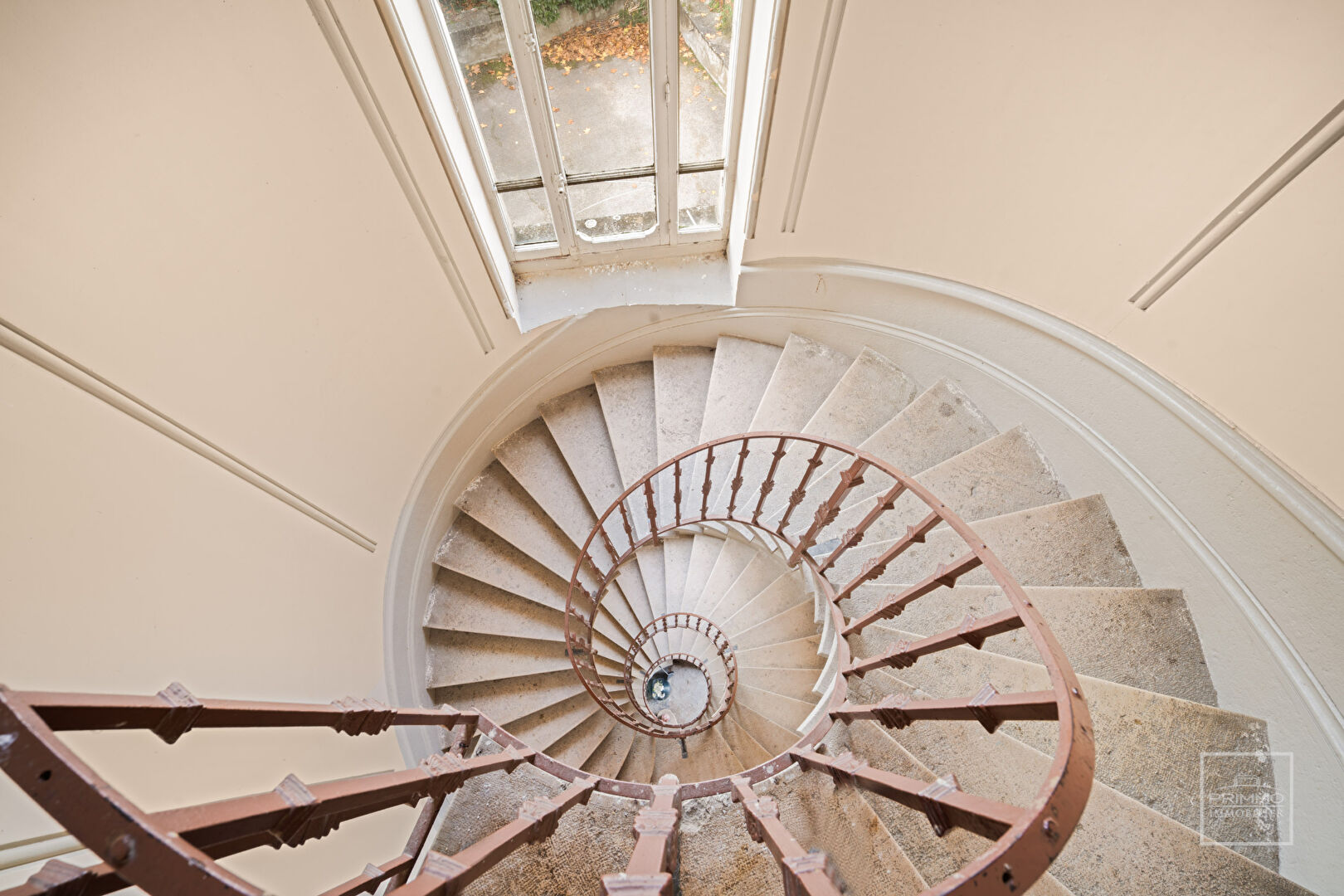 Neuville-sur-Saône – Appartement 130m² – 3 chambres – Grenier – Parking – Cave – Jardin partagé