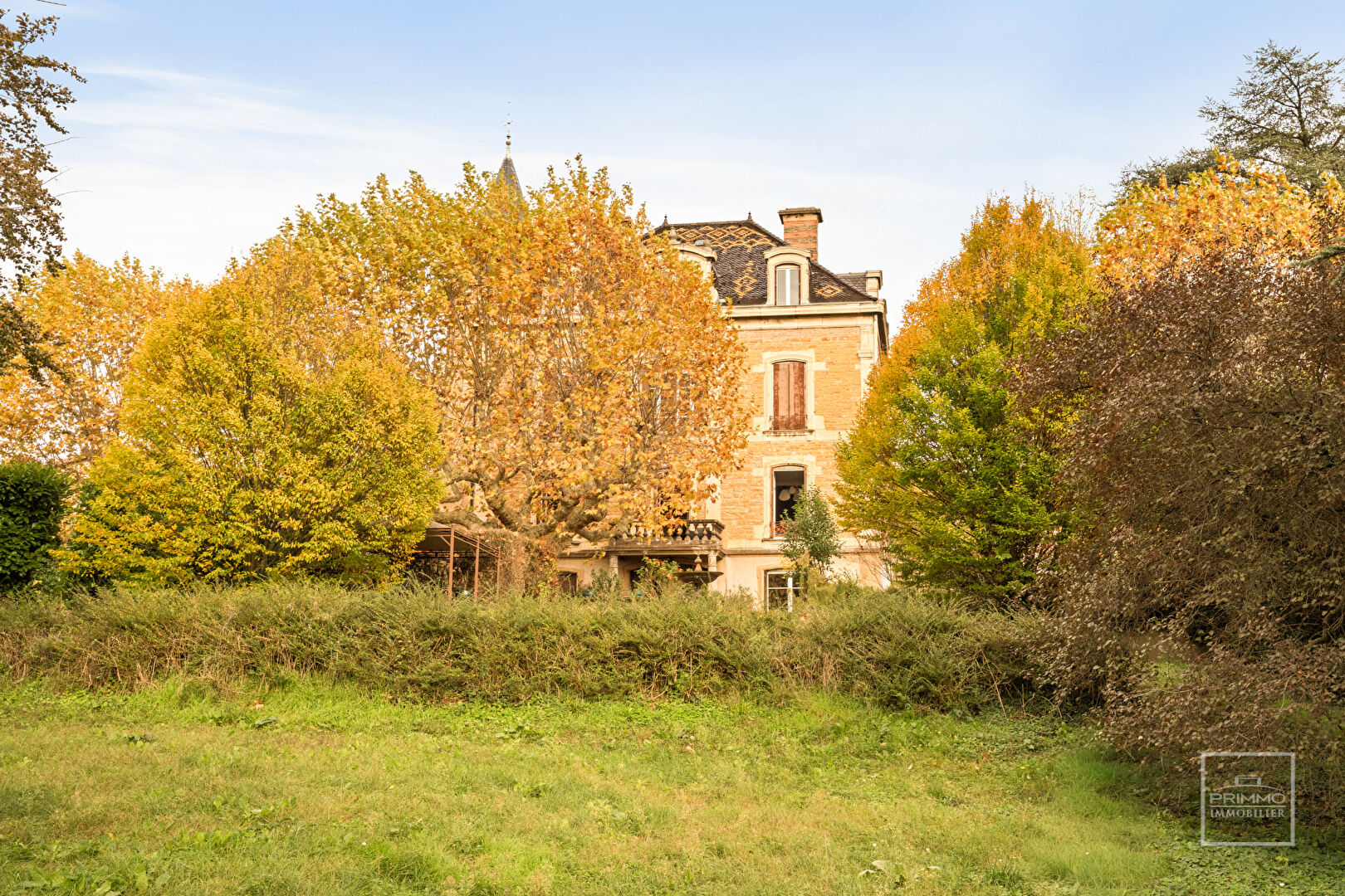 Neuville-sur-Saône – Appartement 130m² – 3 chambres – Grenier – Parking – Cave – Jardin partagé