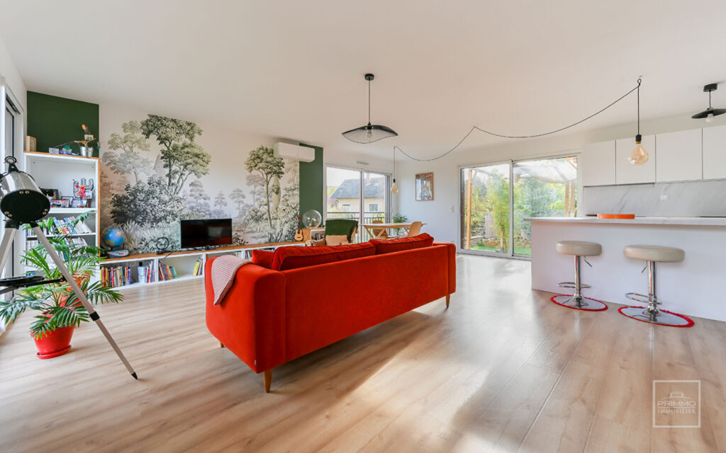 A Poleymieux Maison récente 6 pièces de 150m² avec piscine chauffée, grand garage de 50m².