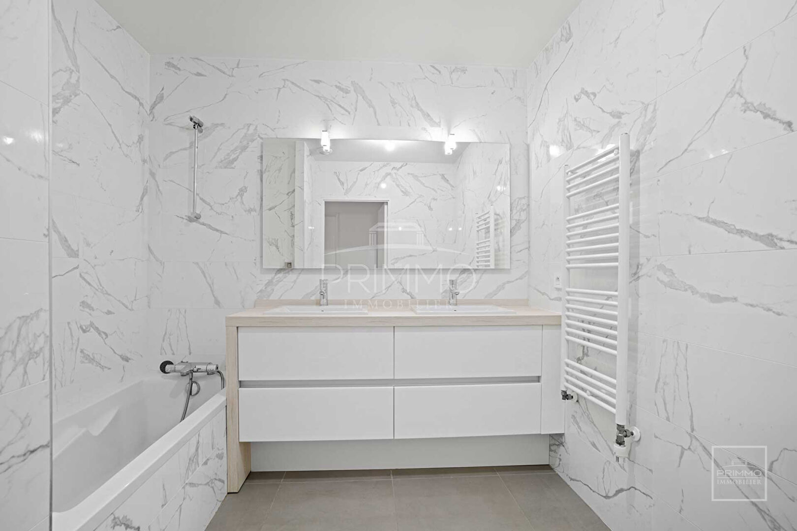 Saint Cyr au Mont d’Or, Appartement  T4 de 107m²,  en dernier étage avec terrasse