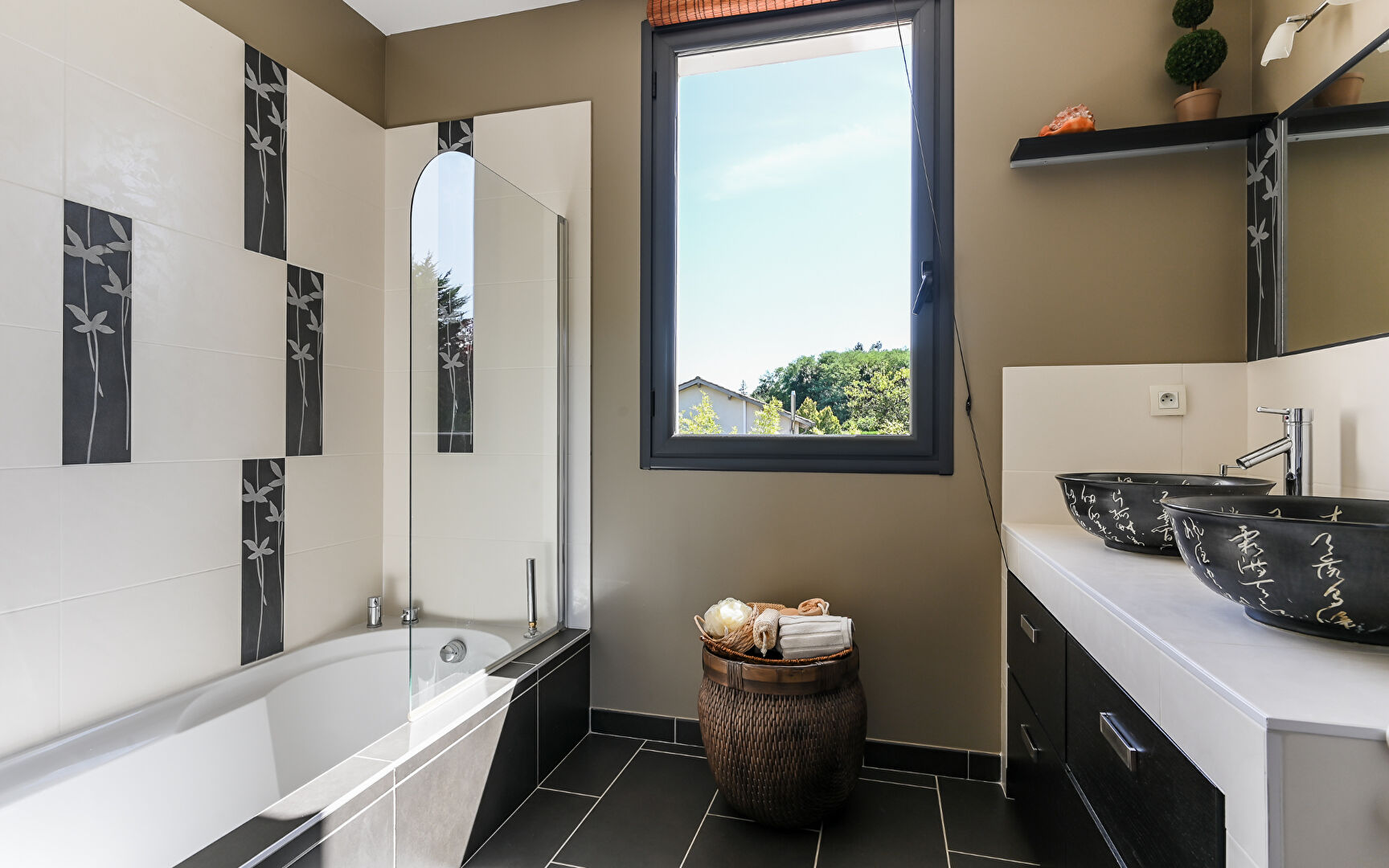 SAINT CYR AU MONT D’OR, Maison familiale de 261m²  sur un magnifique terrain paysager de 3000m²