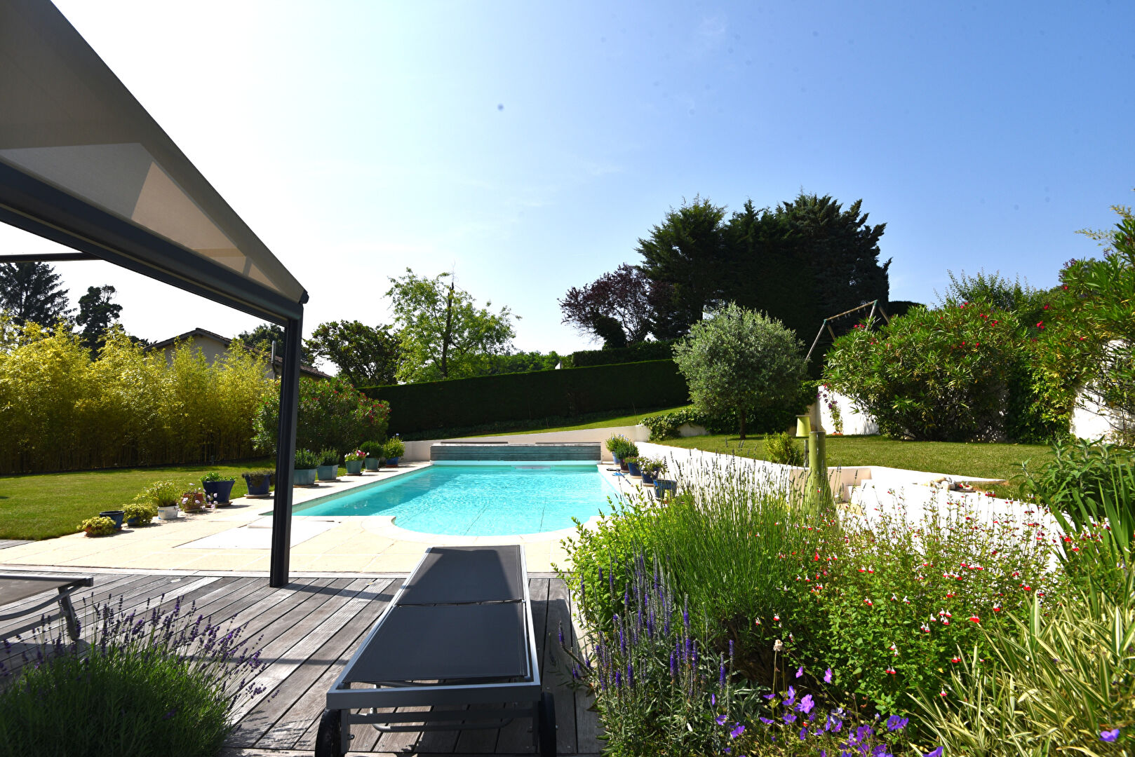 SAINT CYR AU MONT D’OR, Maison familiale de 261m²  sur un magnifique terrain paysager de 3000m²