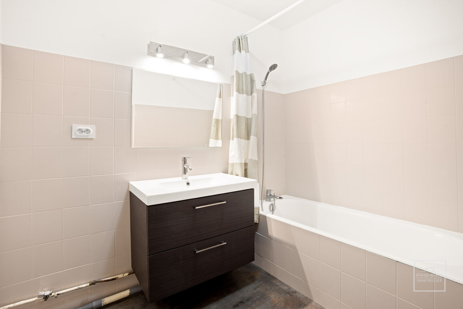 SATHONAY CAMP, DERNIER ETAGE, 84.06m² AVEC TERRASSE