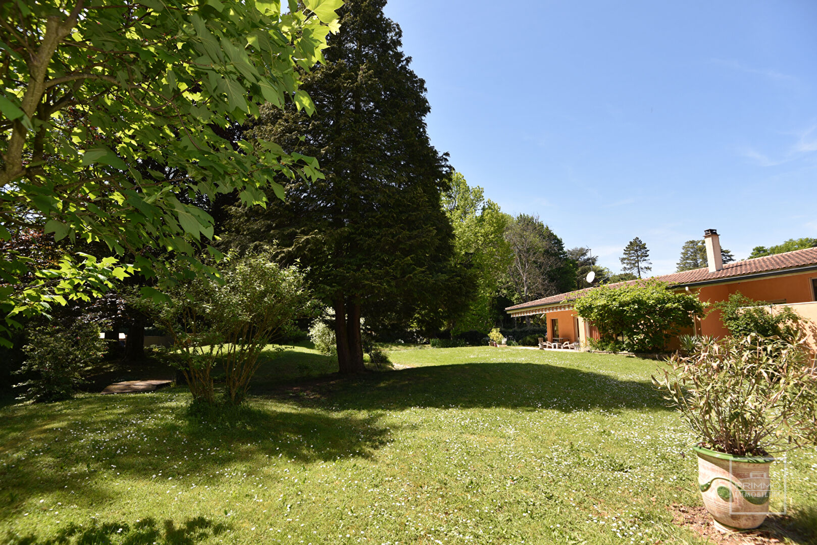 SAINT CYR AU MONT D&rsquo;OR – Maison de 330m² sur parc de 3780m²