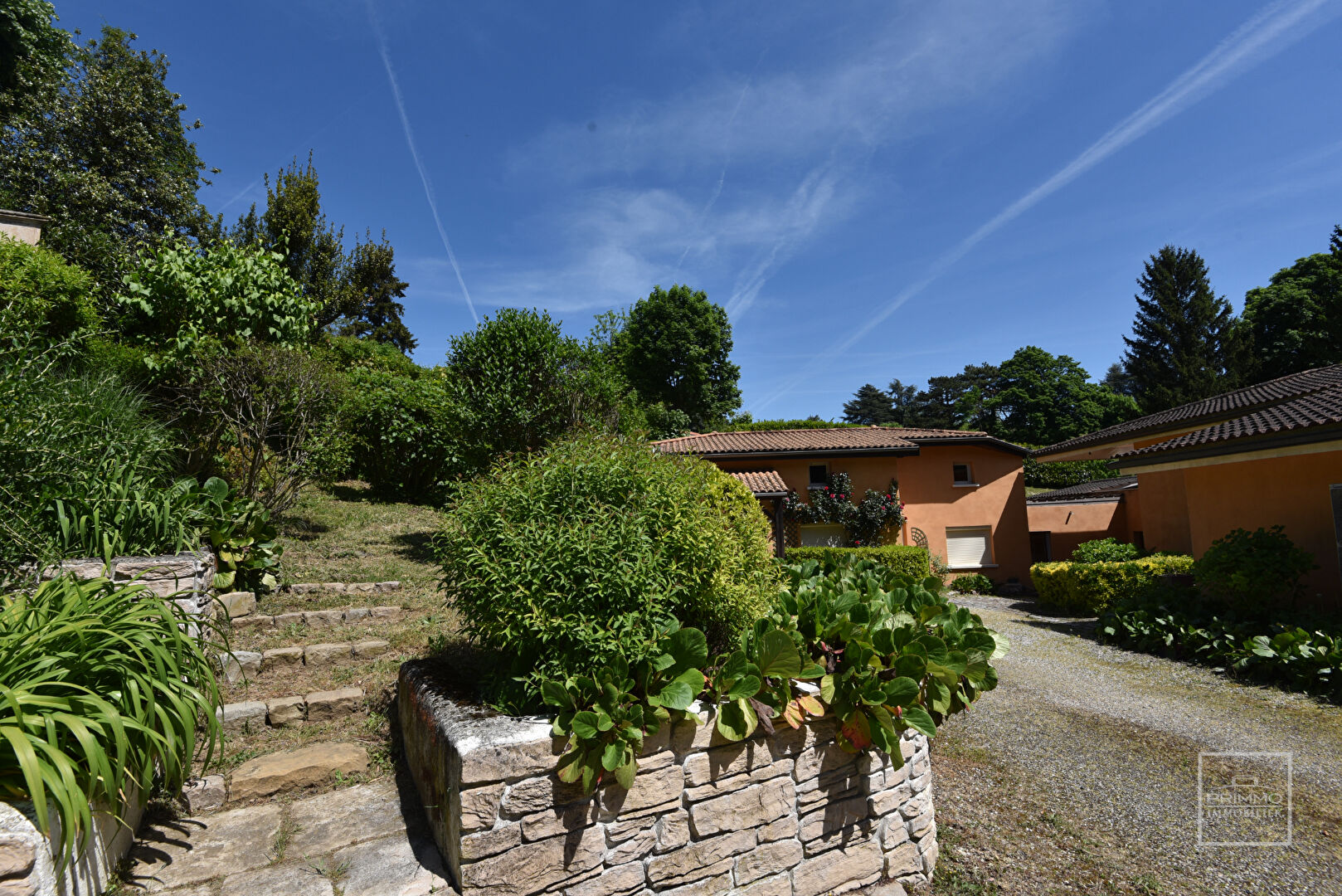 SAINT CYR AU MONT D&rsquo;OR – Maison de 330m² sur parc de 3780m²