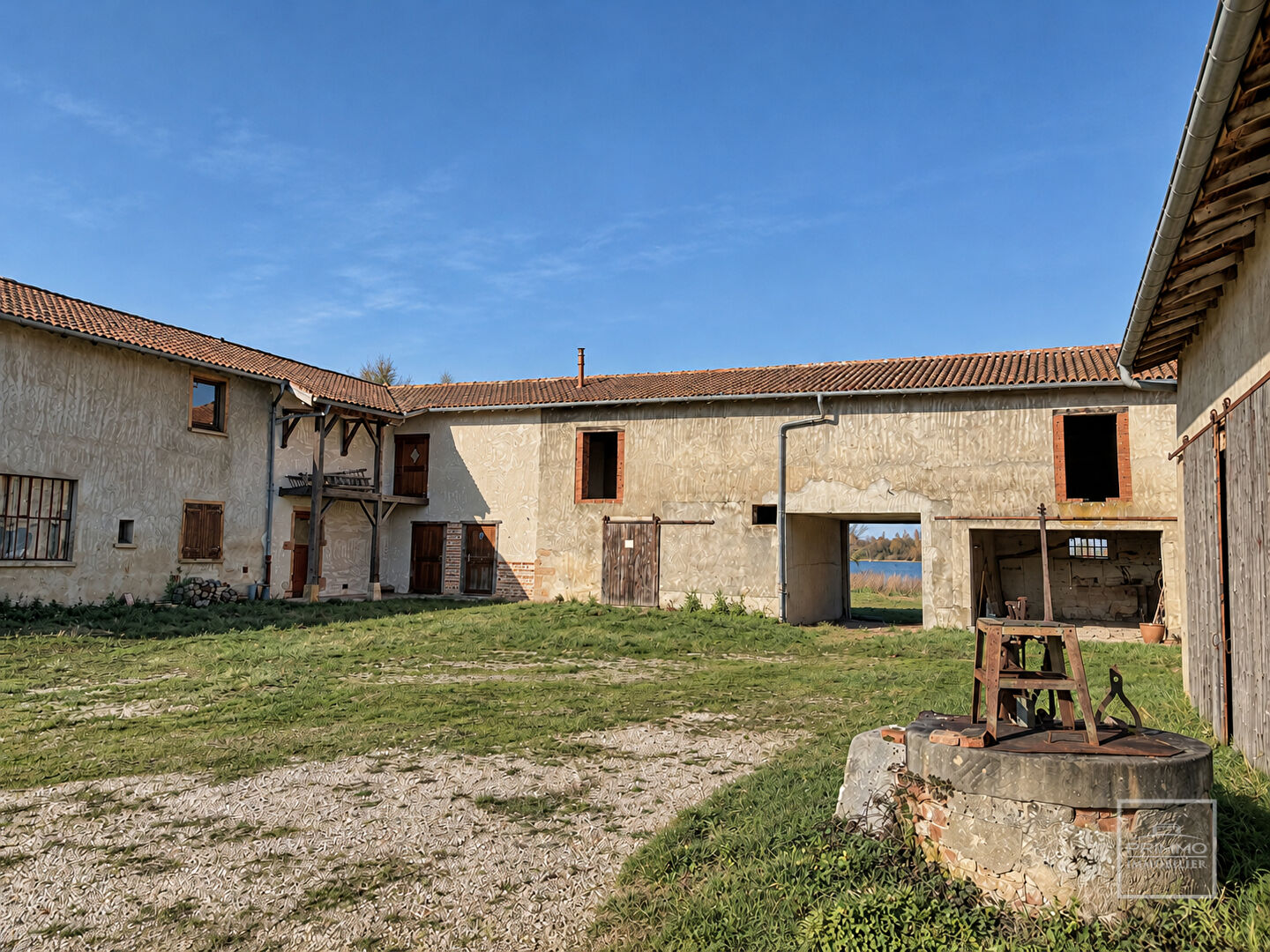 Lapeyrouse, Domaine de 118hectares, avec étang et terrain de chasse