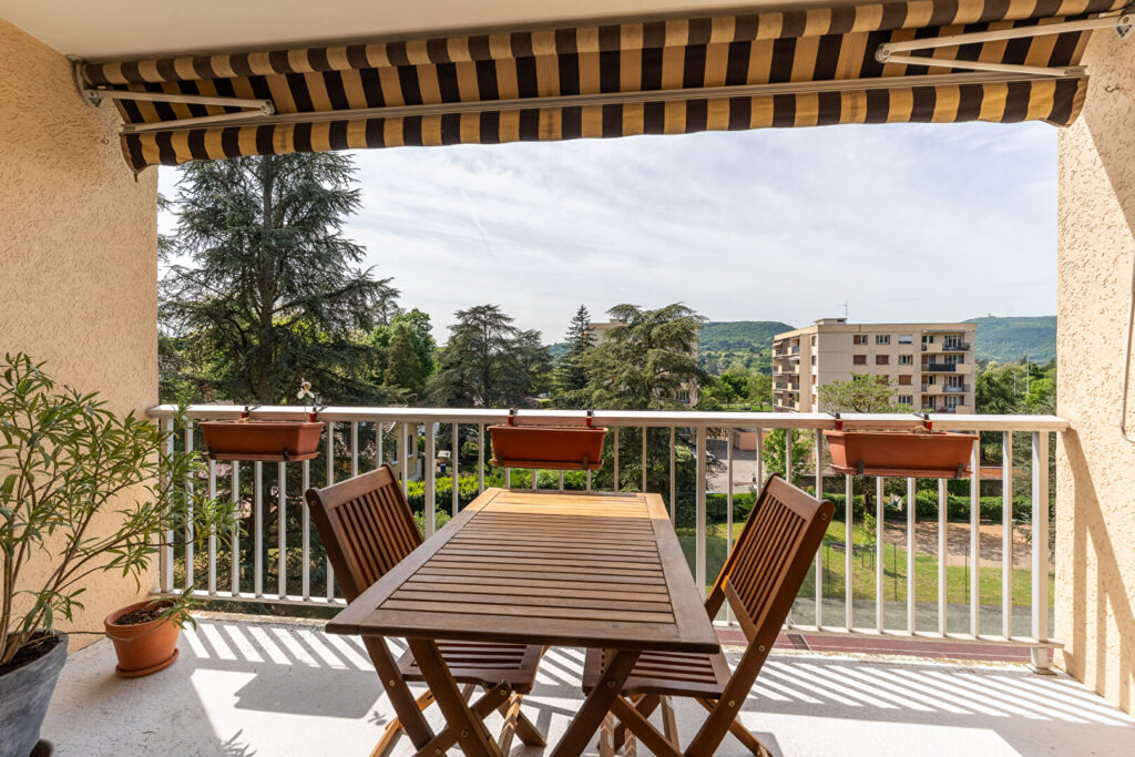 FONTAINES SUR SAONE, appartement T3 73 m², terrasse, parking