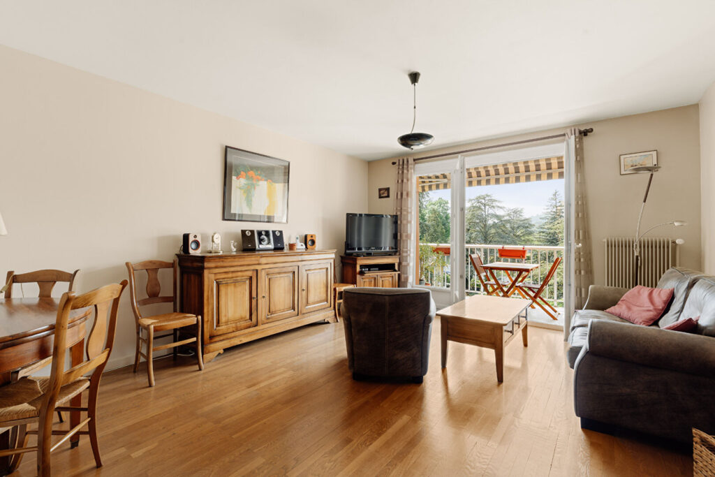 FONTAINES SUR SAONE, appartement T3 73 m², terrasse, parking