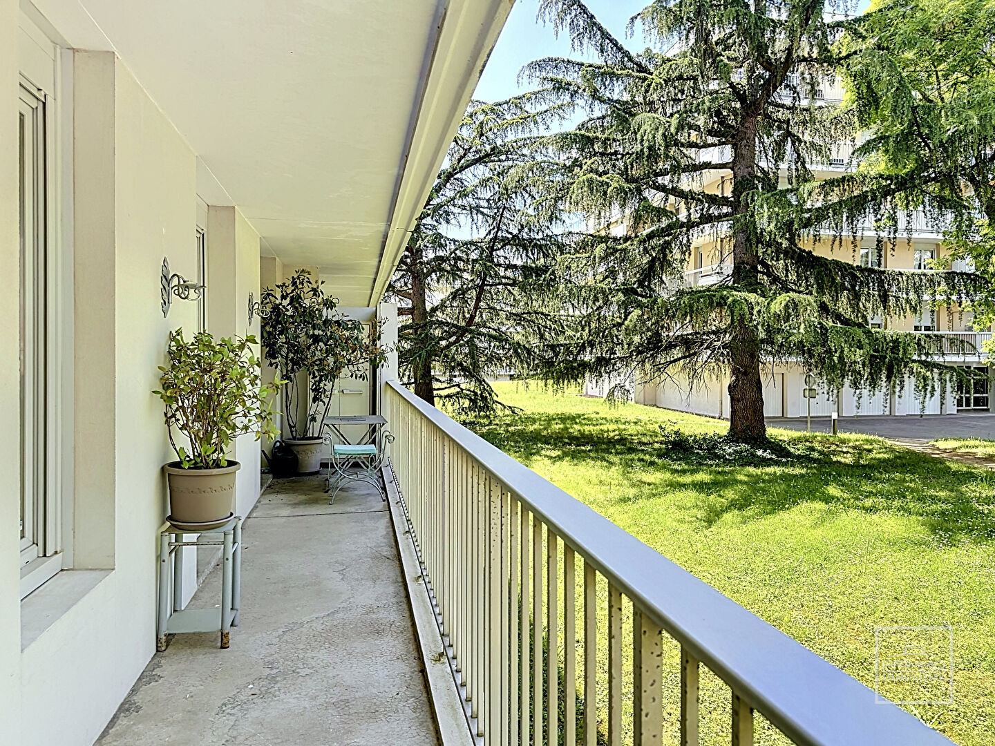 Saint Rambert,  dans un parc au calme, Appartement T3 de 75m² avec balcon de 32m²