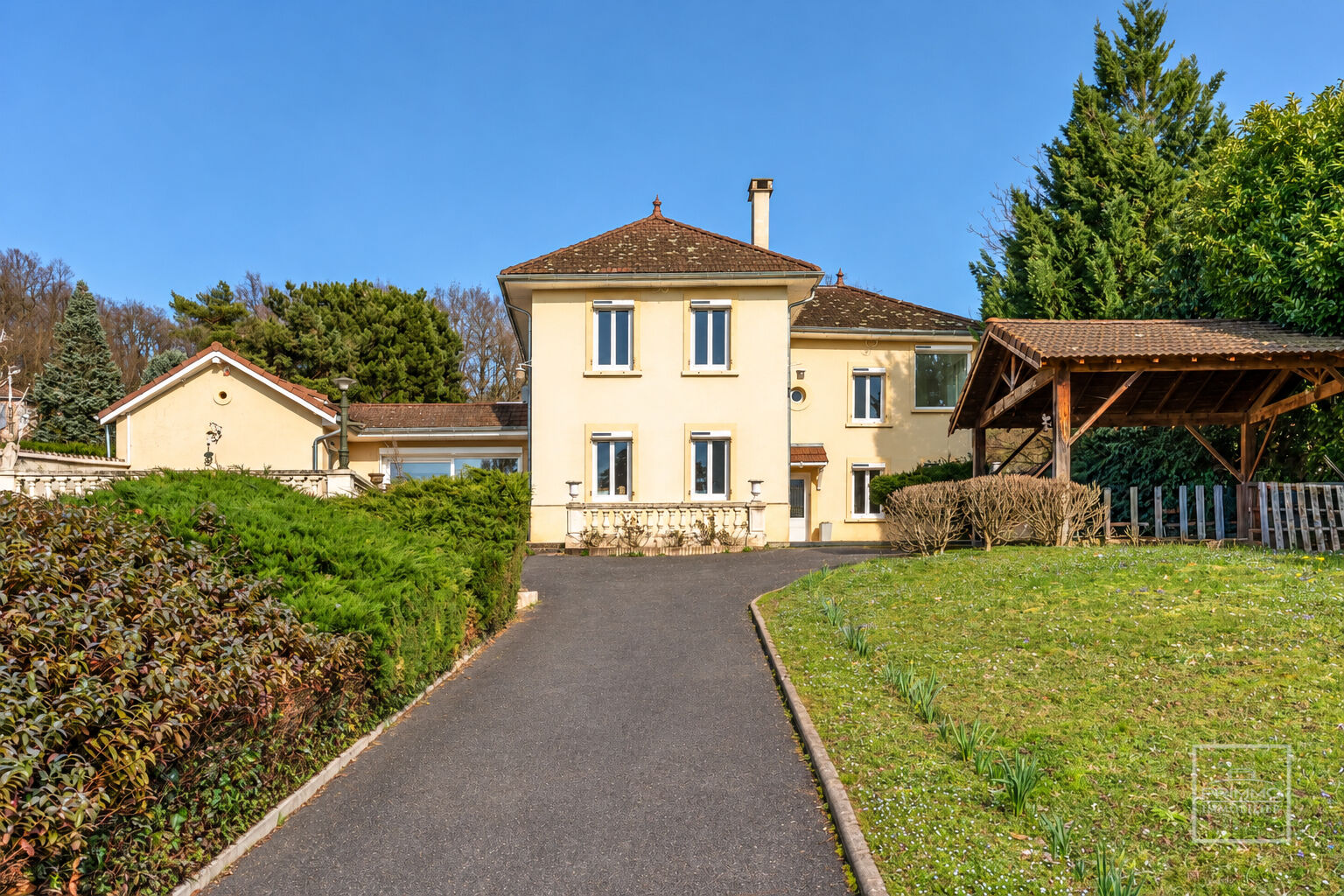 REYRIEUX – MAISON BOURGEOISE, VUE PANORAMIQUE, 300m², JARDIN & PISCINE