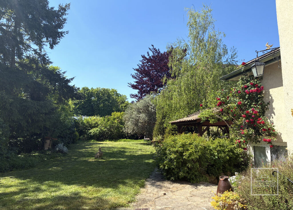 SAINT CYR AU MONT D’OR , Maison de charme de 214m² sur terrain clos de murs de 970m²