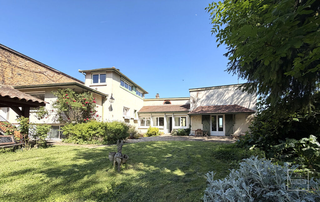 SAINT CYR AU MONT D’OR , Maison de charme de 214m² sur terrain clos de murs de 970m²