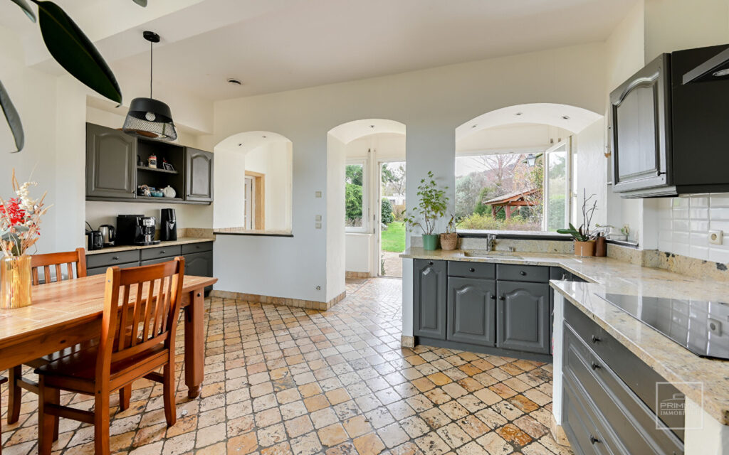 SAINT CYR AU MONT D’OR , Maison de charme de 214m² sur terrain clos de murs de 970m²