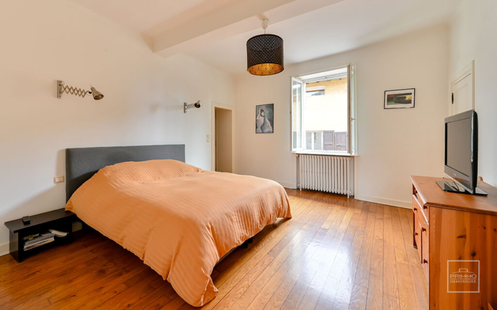 SAINT CYR AU MONT D’OR , Maison de charme de 214m² sur terrain clos de murs de 970m²