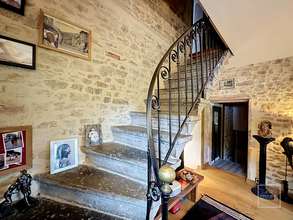 SAINT DIDIER AU MONT D’OR, Maison en pierre du XIXè rénovée en 2021 d’environ 130m².
