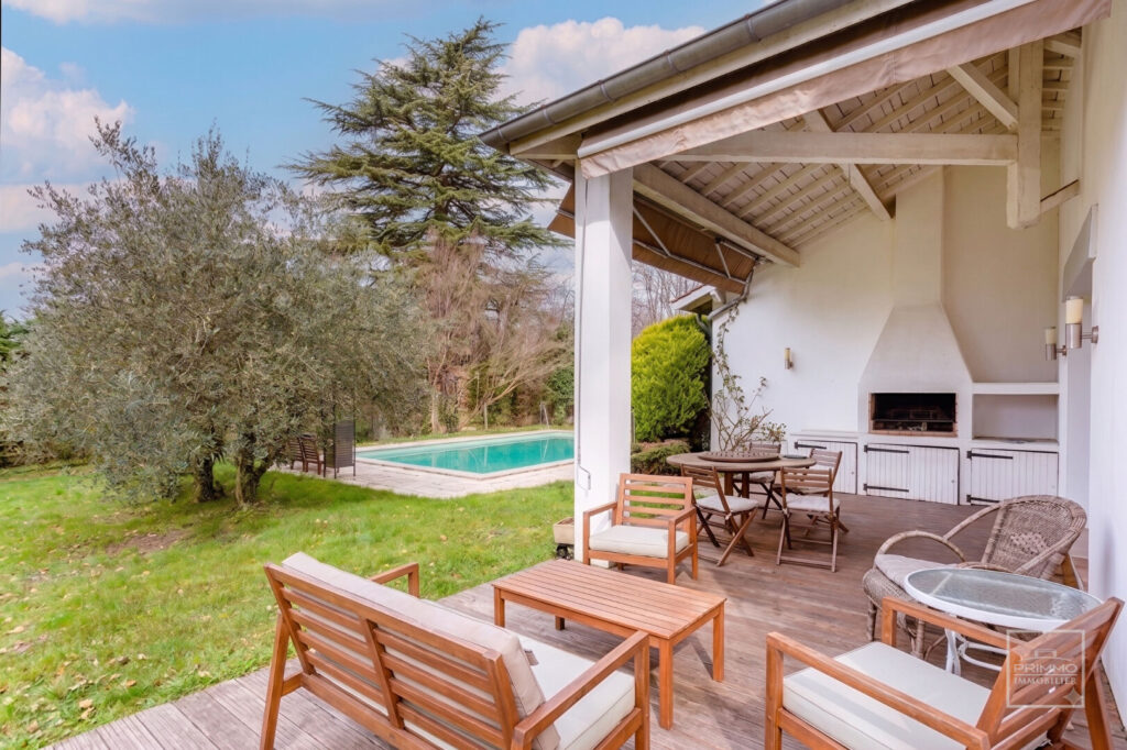 SAINT CYR AU MONT D’OR, Maison de 240m² sur 3200m² de terrain plat, arboré et clos