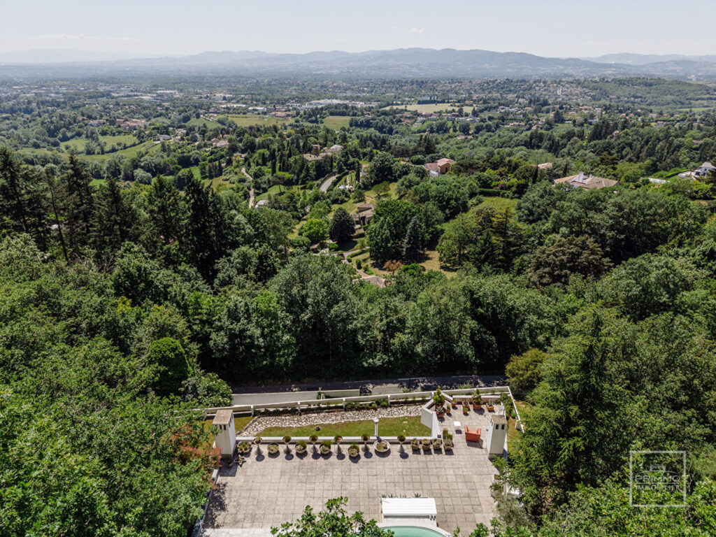 Limonest – 238 m² – Icône californienne des années 60 – vue exceptionnelle