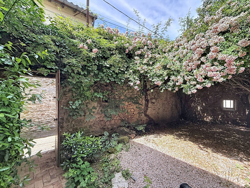 Saint Didier Au Mont D’or – Maison ancienne de caractère avec cour et garage