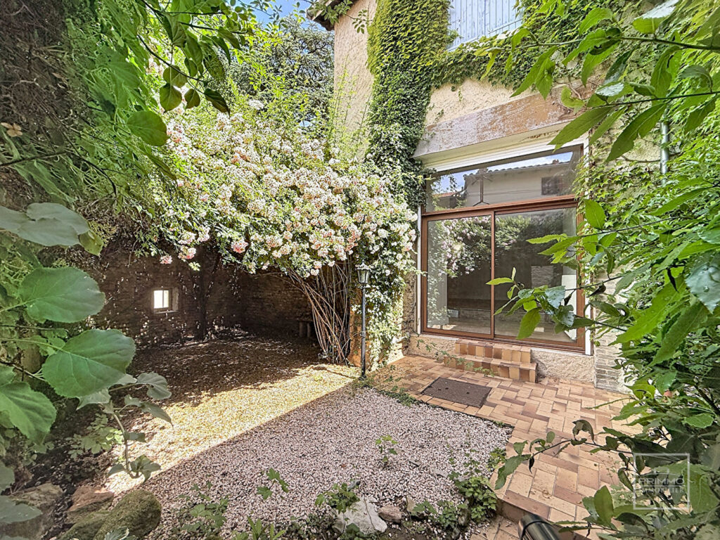 Saint Didier Au Mont D’or – Maison ancienne de caractère avec cour et garage