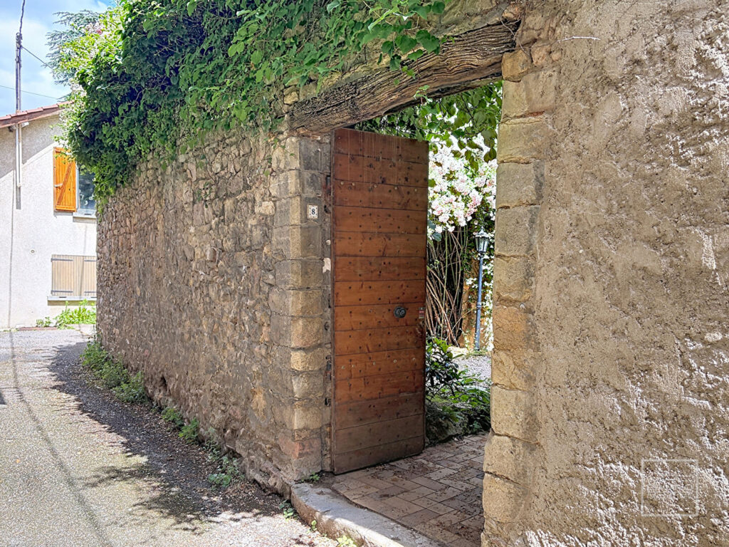 Saint Didier Au Mont D’or – Maison ancienne de caractère avec cour et garage