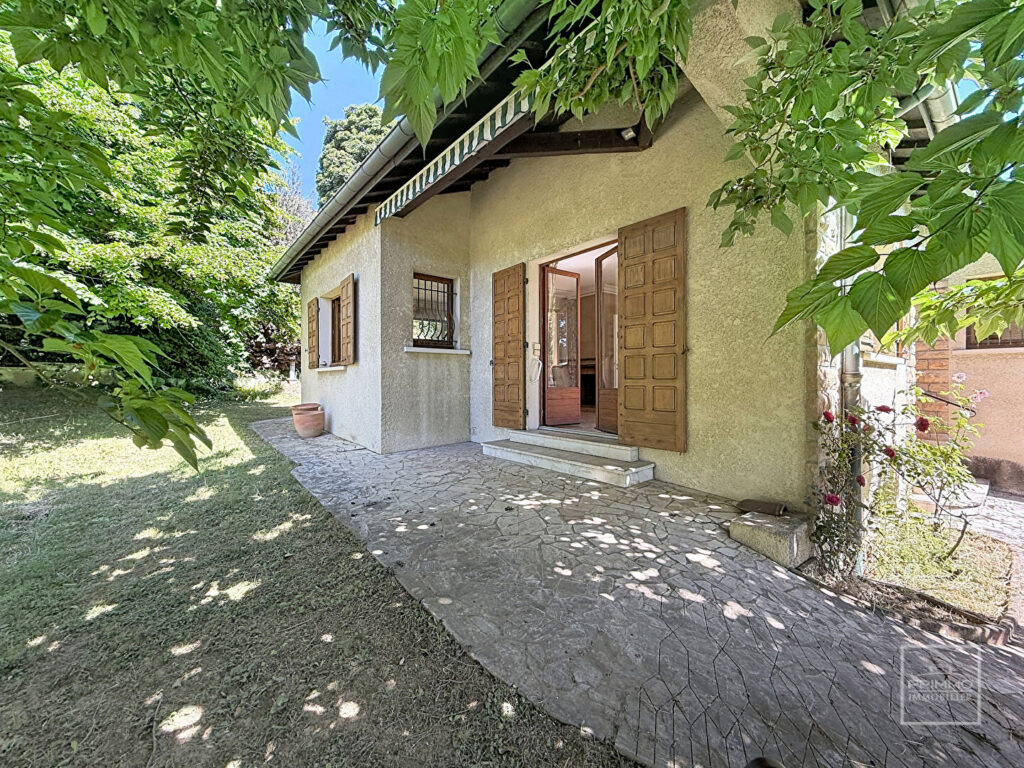 SAINT DIDIER AU MONT D&rsquo;OR, Maison de 182 m² au calme avec beau potentiel