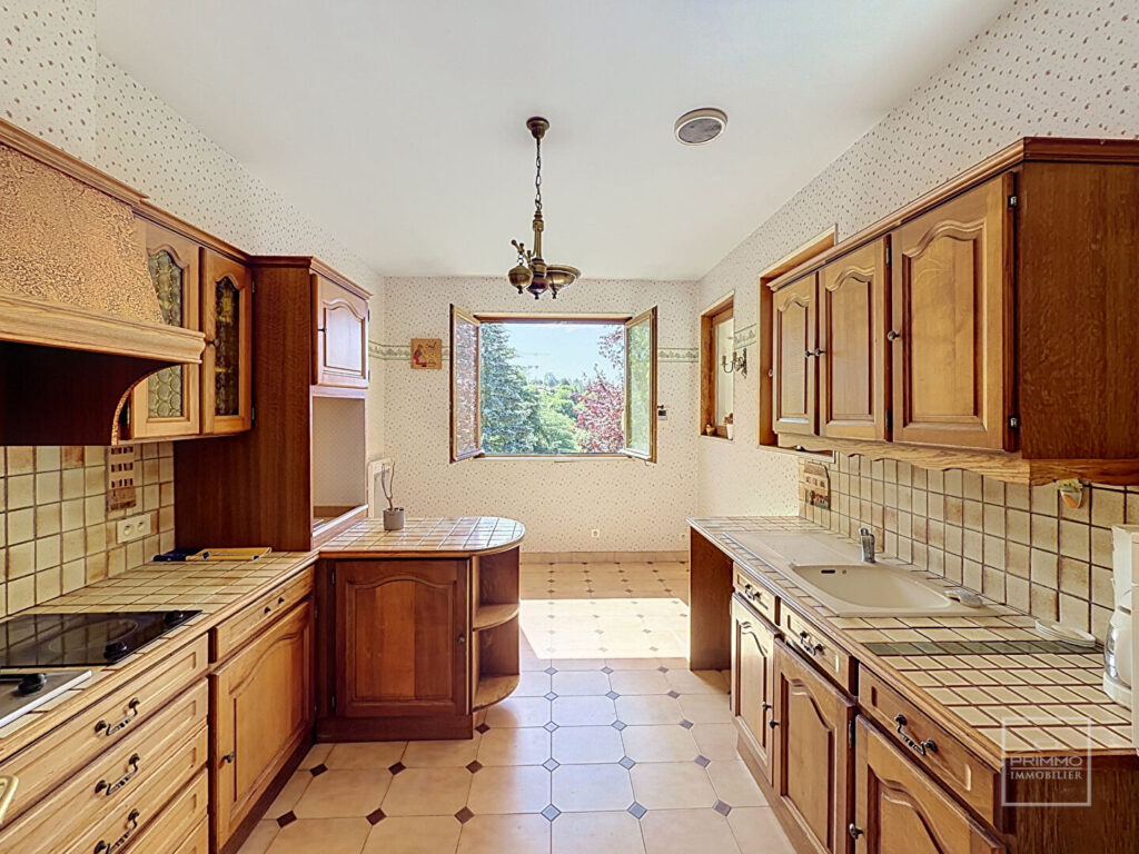 SAINT DIDIER AU MONT D&rsquo;OR, Maison de 182 m² au calme avec beau potentiel
