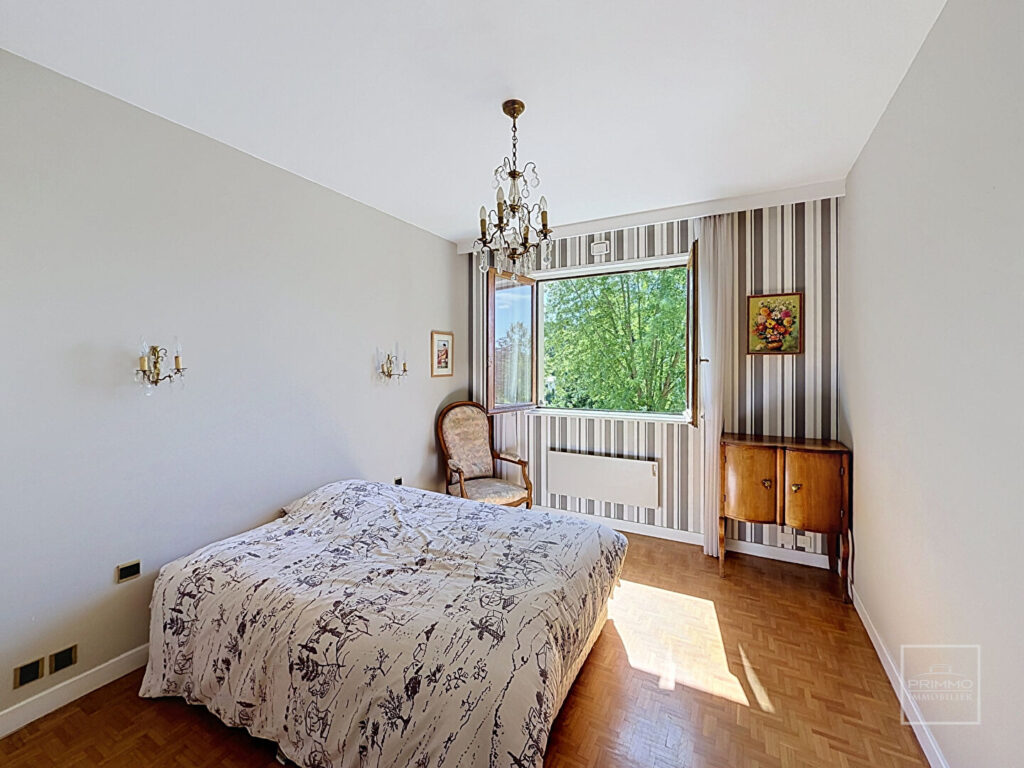 SAINT DIDIER AU MONT D&rsquo;OR, Maison de 182 m² au calme avec beau potentiel