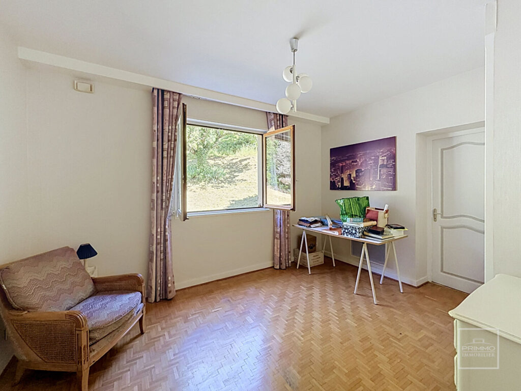 SAINT DIDIER AU MONT D&rsquo;OR, Maison de 182 m² au calme avec beau potentiel