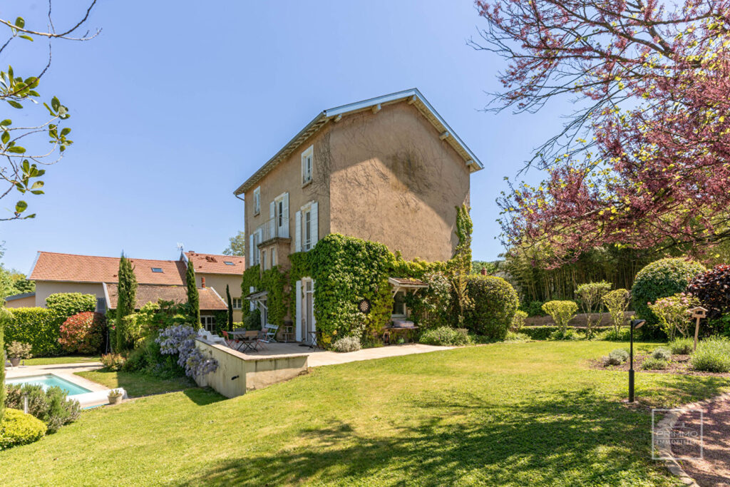 SAINT GERMAIN AU MONT D&rsquo;OR, 191m², MAISON DE CARACTERE, TERRAIN 1026m², PISCINE