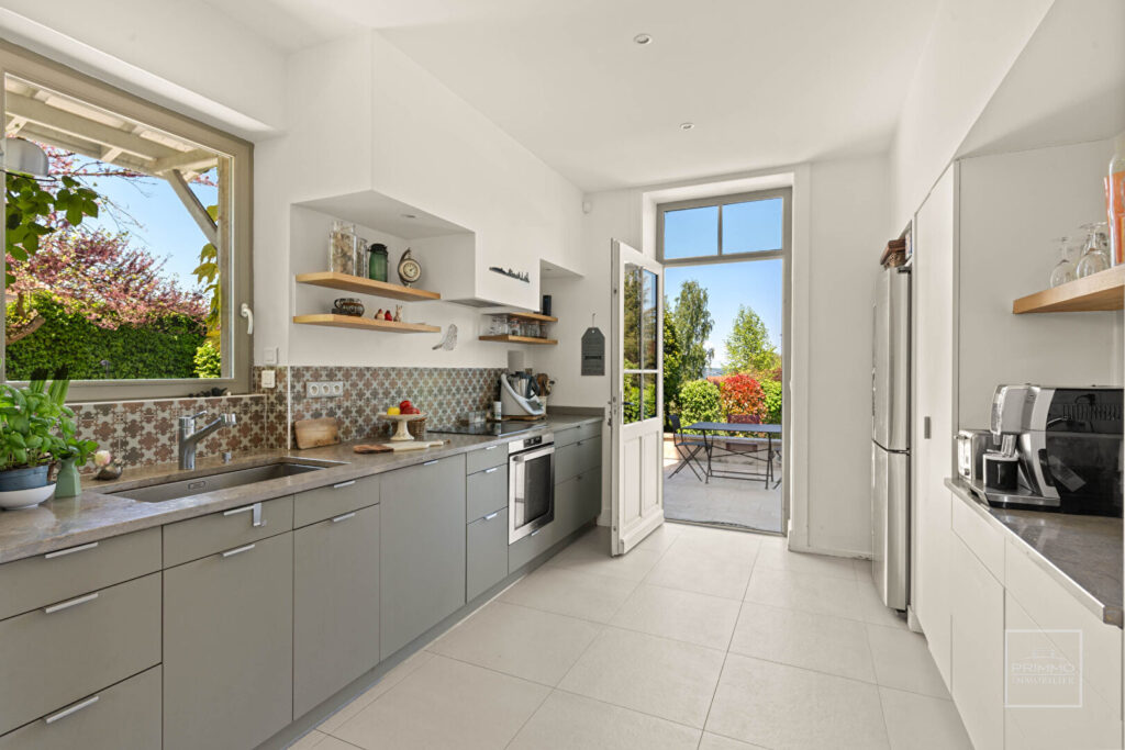 SAINT GERMAIN AU MONT D&rsquo;OR, 191m², MAISON DE CARACTERE, TERRAIN 1026m², PISCINE