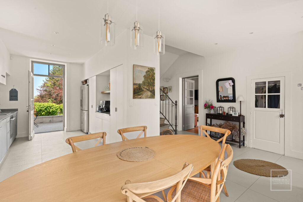 SAINT GERMAIN AU MONT D&rsquo;OR, 191m², MAISON DE CARACTERE, TERRAIN 1026m², PISCINE