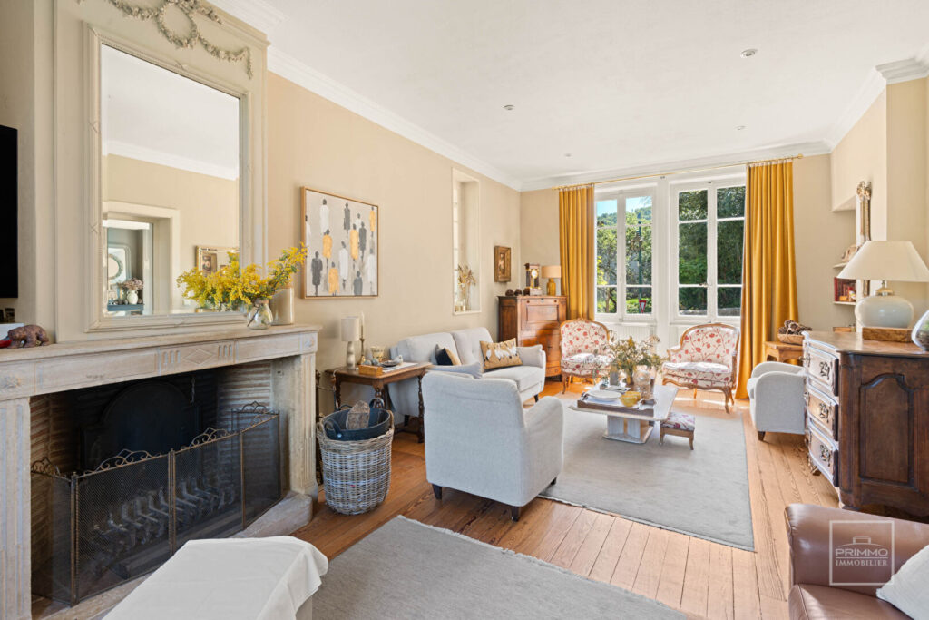 SAINT GERMAIN AU MONT D&rsquo;OR, 191m², MAISON DE CARACTERE, TERRAIN 1026m², PISCINE