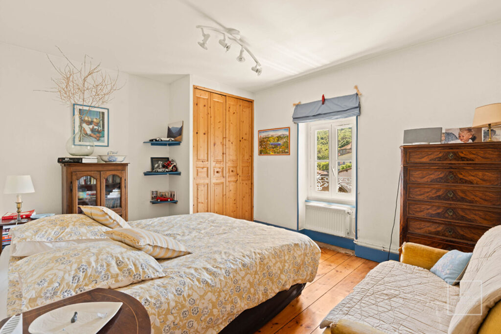 SAINT GERMAIN AU MONT D&rsquo;OR, 191m², MAISON DE CARACTERE, TERRAIN 1026m², PISCINE