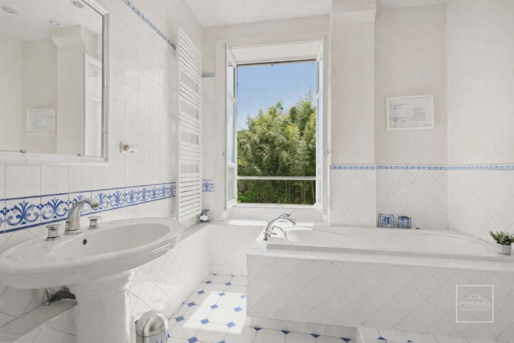 SAINT GERMAIN AU MONT D&rsquo;OR, 191m², MAISON DE CARACTERE, TERRAIN 1026m², PISCINE