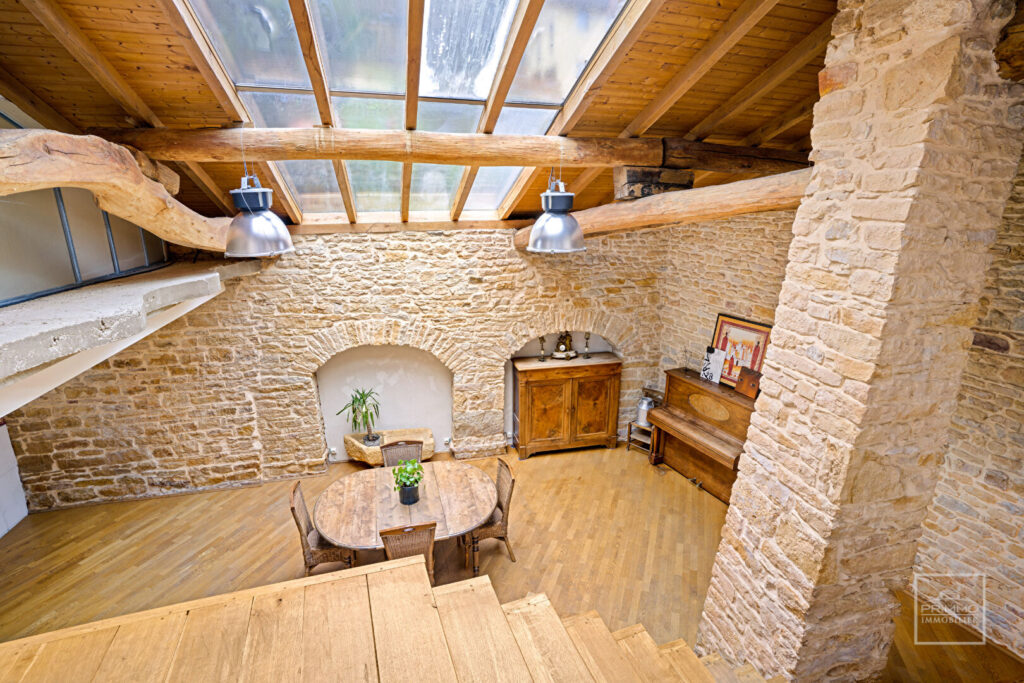 Poleymieux-au-Mont-d’Or – Magnifique maison en pierres dorées