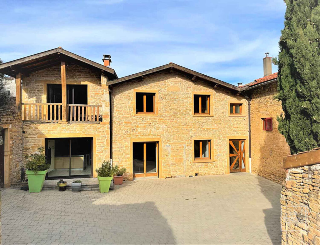 Poleymieux-au-Mont-d’Or – Magnifique maison en pierres dorées