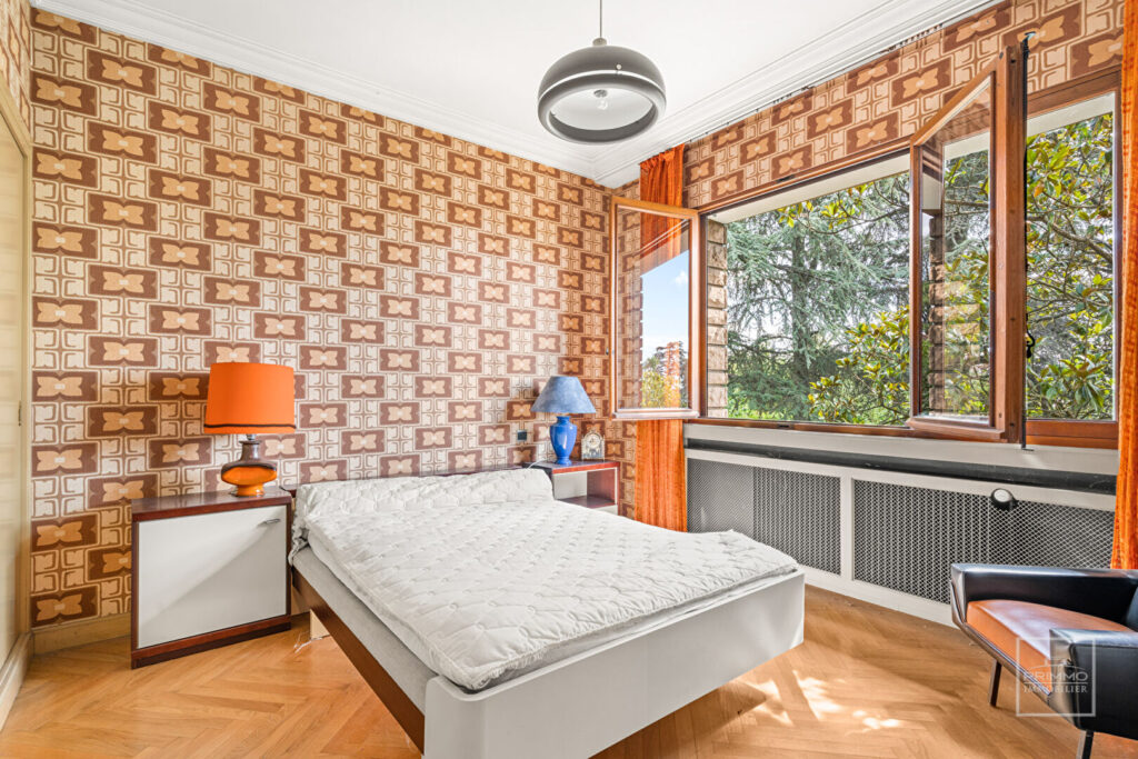 Champagne Au Mont D&rsquo;Or, Maison de 280 m²  de plancher à proximité du centre calme vue