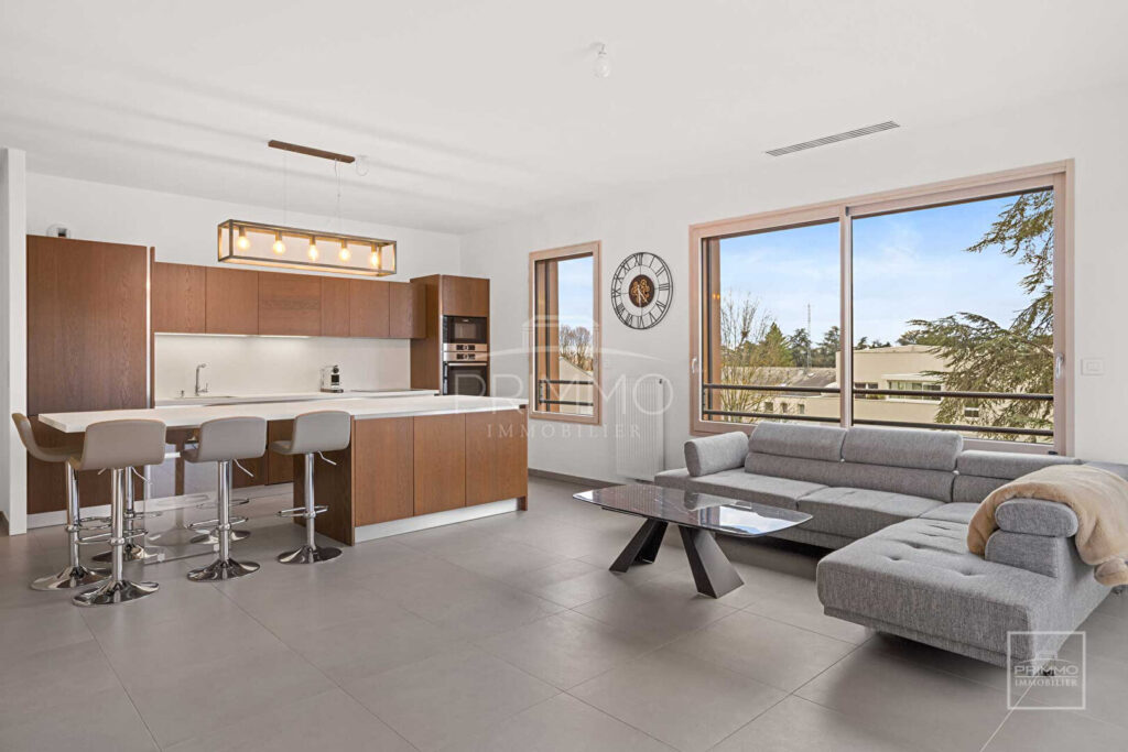 Saint Cyr au Mont d&rsquo;Or, Appartement  T4 de 107m²,  en dernier étage avec terrasse