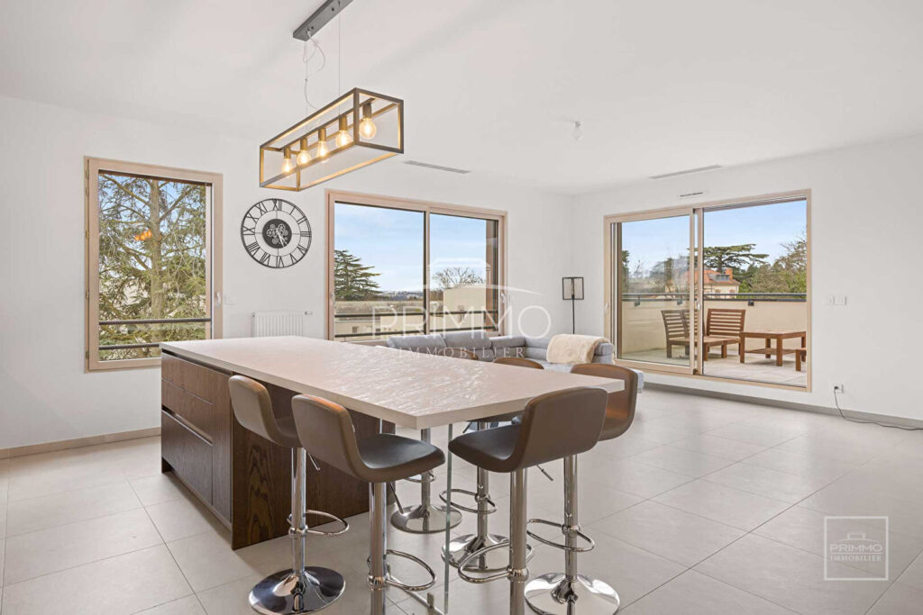 Saint Cyr au Mont d&rsquo;Or, Appartement  T4 de 107m²,  en dernier étage avec terrasse