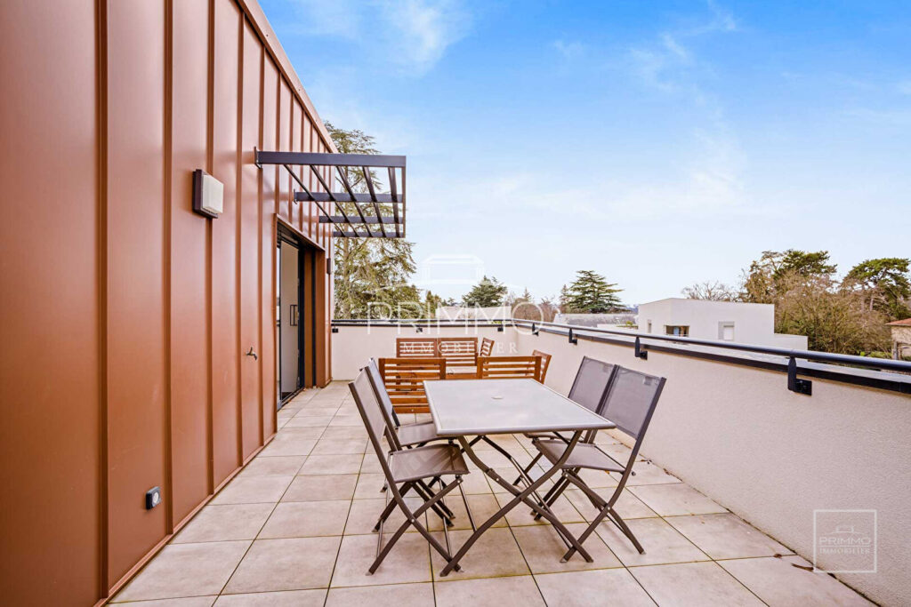 Saint Cyr au Mont d&rsquo;Or, Appartement  T4 de 107m²,  en dernier étage avec terrasse