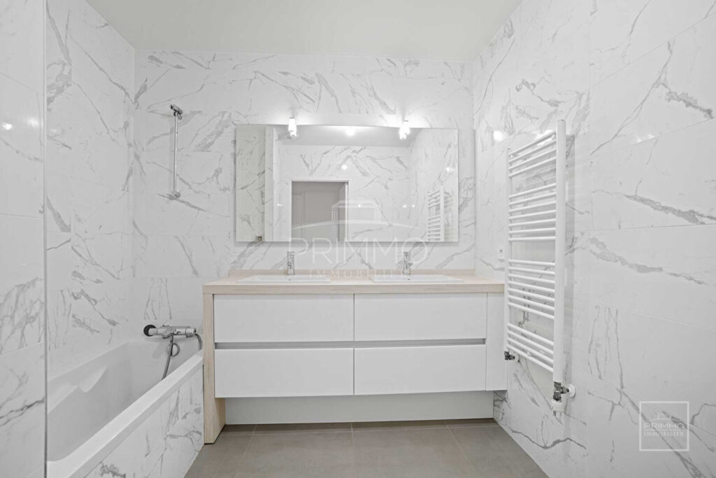 Saint Cyr au Mont d&rsquo;Or, Appartement  T4 de 107m²,  en dernier étage avec terrasse