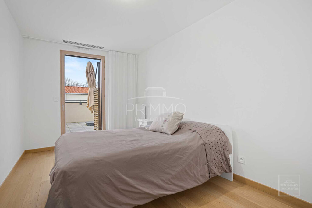 Saint Cyr au Mont d&rsquo;Or, Appartement  T4 de 107m²,  en dernier étage avec terrasse