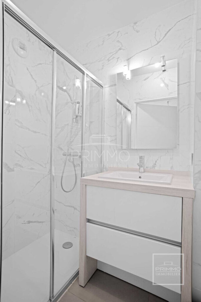 Saint Cyr au Mont d&rsquo;Or, Appartement  T4 de 107m²,  en dernier étage avec terrasse