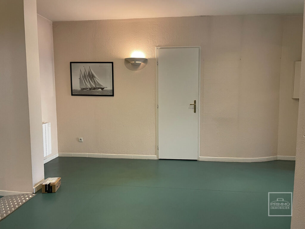 LYON 5, POINT DU JOUR, LOCAL COMMERICAL,108.86m²