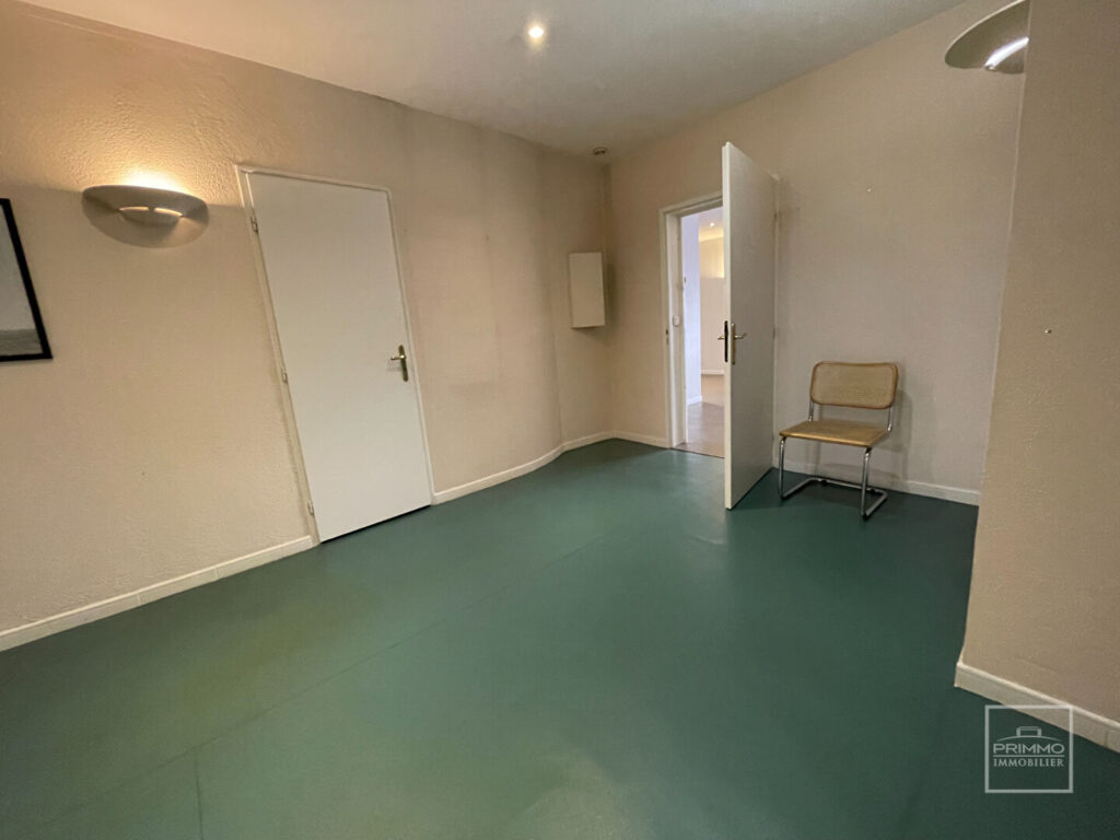 LYON 5, POINT DU JOUR, LOCAL COMMERICAL,108.86m²