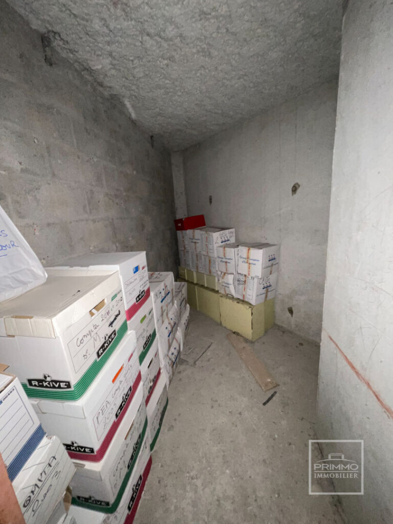 LYON 5, POINT DU JOUR, LOCAL COMMERICAL,108.86m²