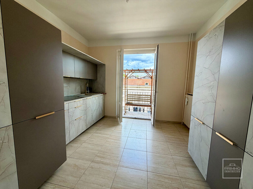 LYON 6, TRIANGLE D&rsquo;OR, 67.09m², ETAGE ELEVE, BALCON